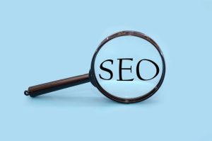 آموزش افزایش بازدید سایت: چکیده تجربیات نی‌نی‌سایت (17 مورد) + سوالات متداول و جدول جامع